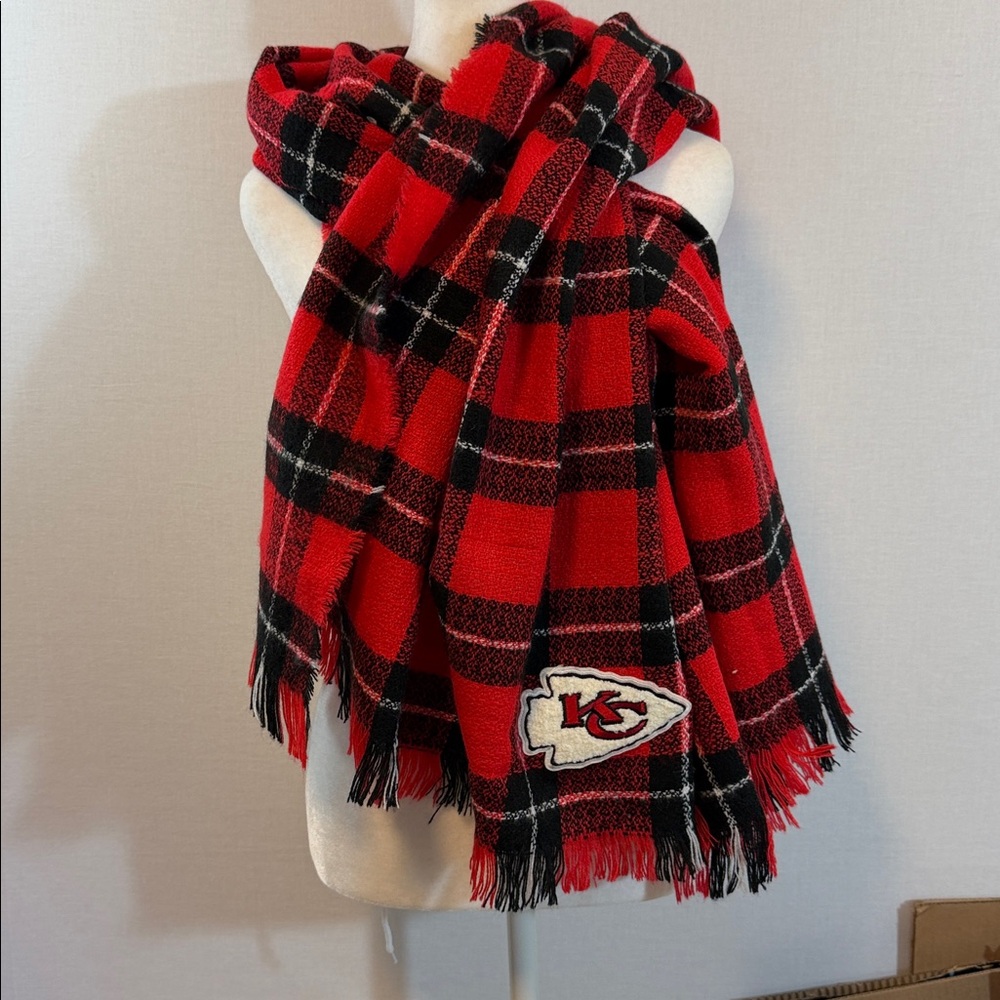 LITTLE EARTH Kansas City Chiefs Plaid Blanket Scarf Red and Black . - Picture 2 of 7